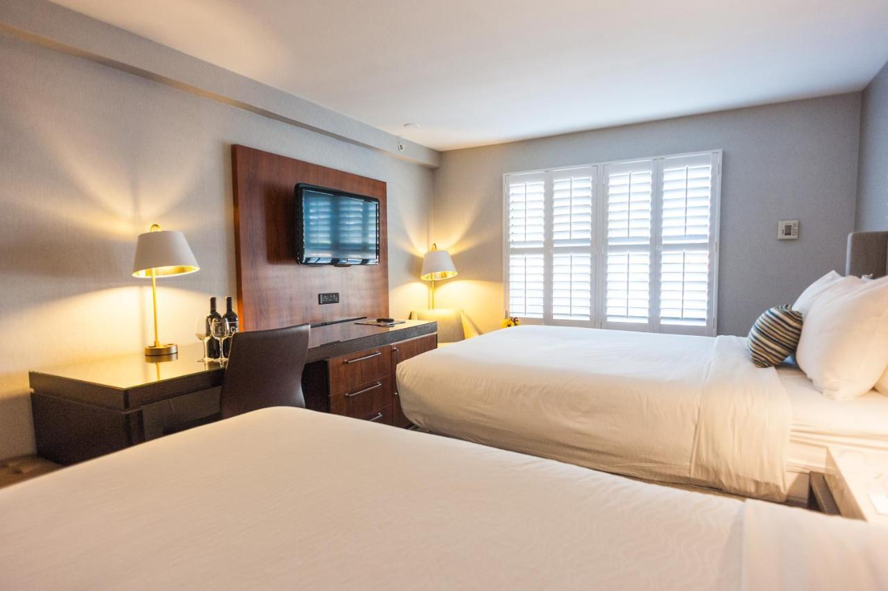 Standard Queen Room with Two Queen Beds and Roll-In Shower - Mobility Access