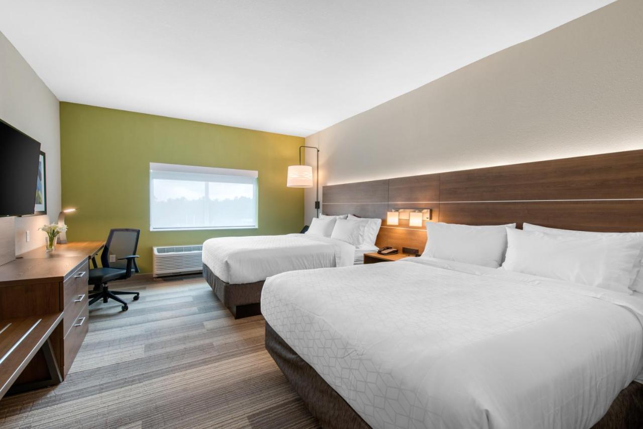 Standard Queen Room Two Queen Beds