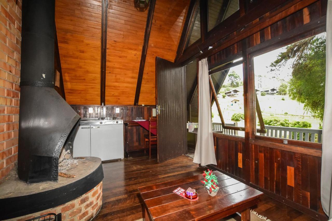 Quarto com Cama de Casal ou 2 de Solteiro e Vista da Montanha