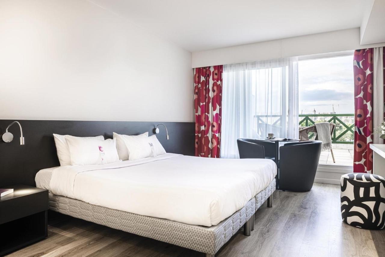 Suite with Pool View - Access to the Spa