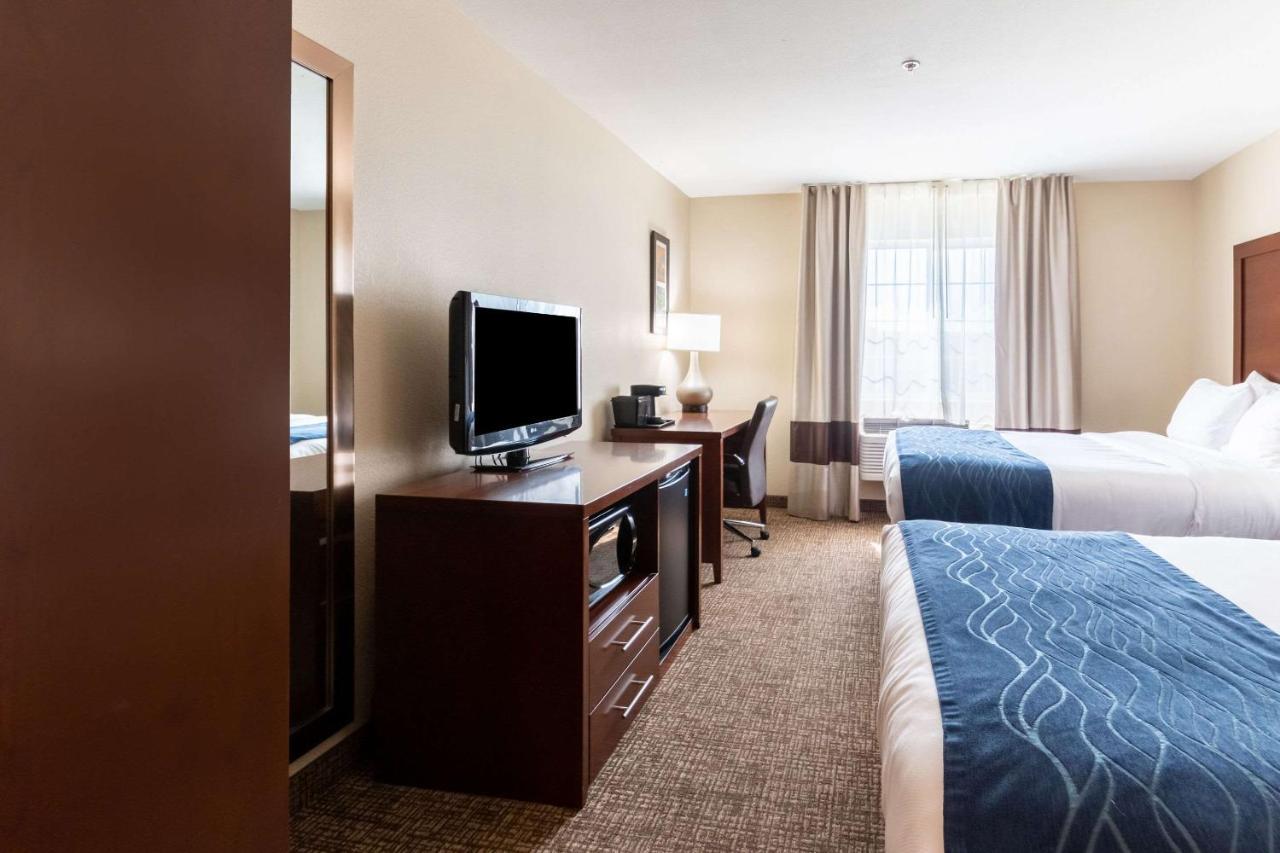 Queen Room with Two Queen Beds - Non-Smoking