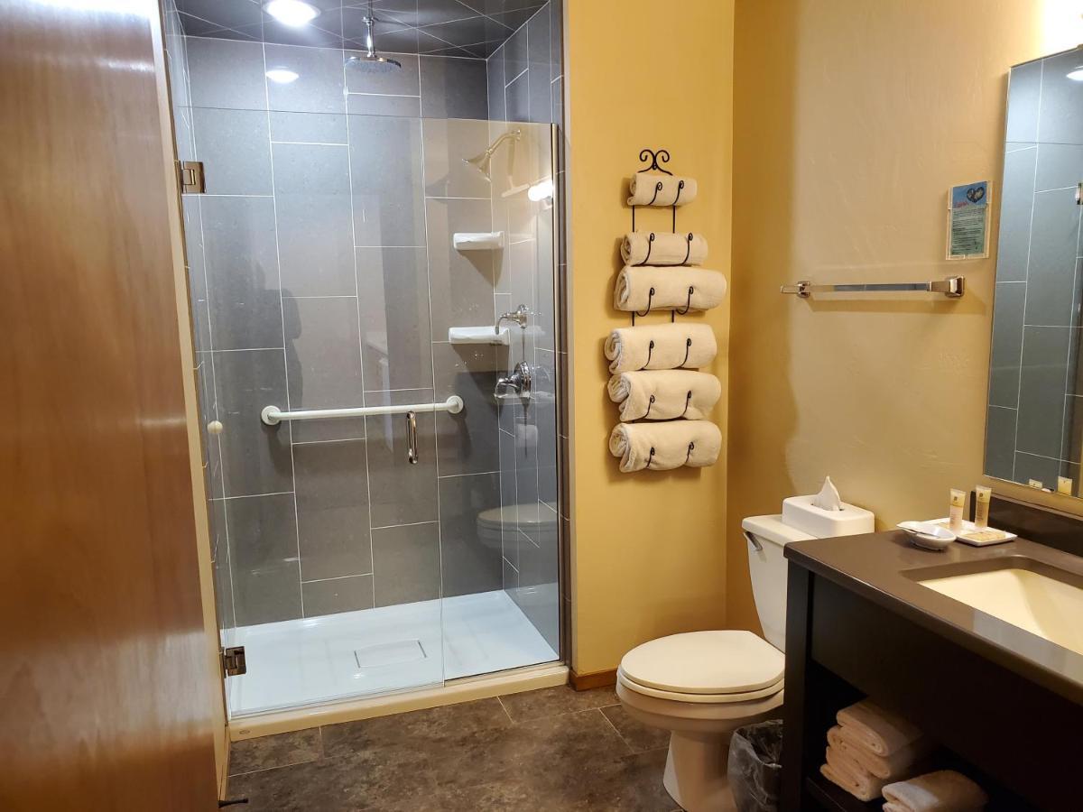 One-Bedroom Suite with Shower