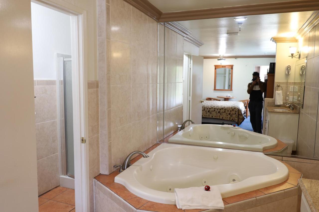King Room with Spa Bath