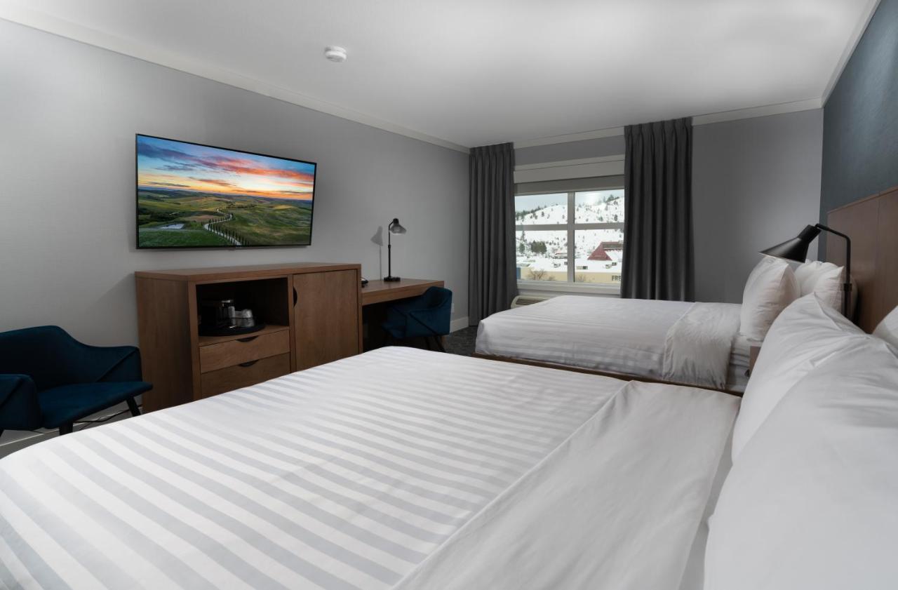 Queen Rooms with Two Queen Beds - Non-Smoking