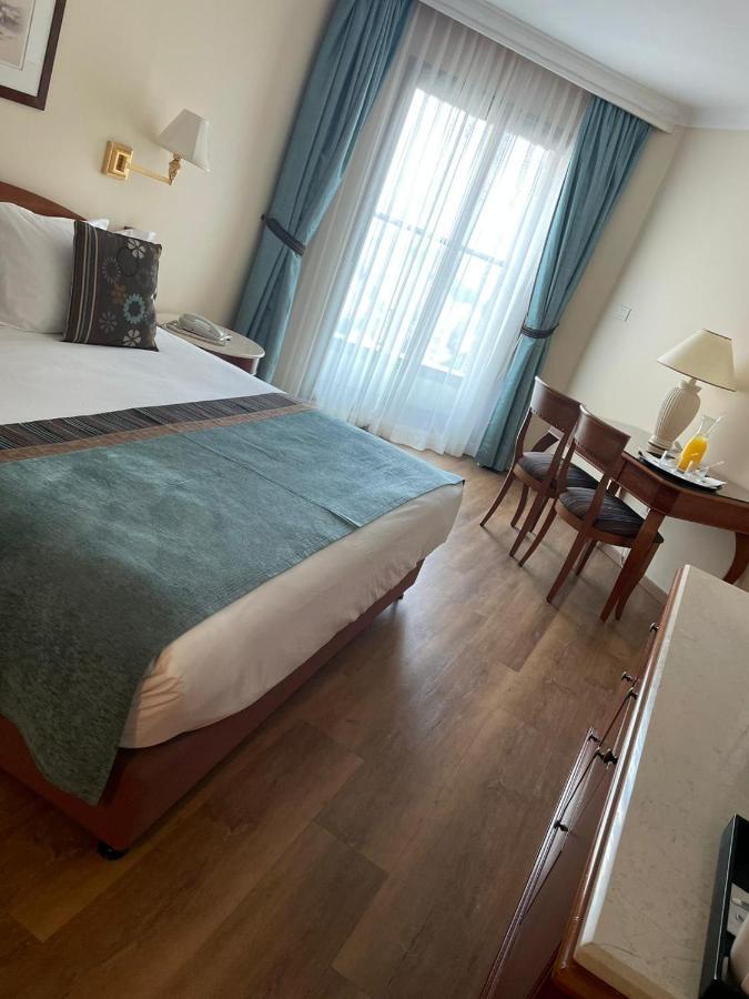 Standard Queen Room City View