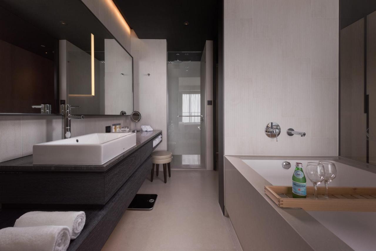 Standard King Room with Balcony and River View