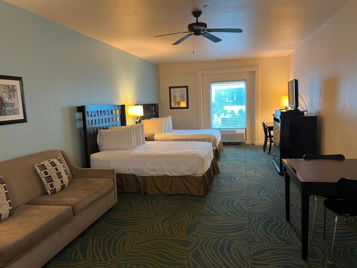 Queen Suite Two Queen Beds Sofa Bed