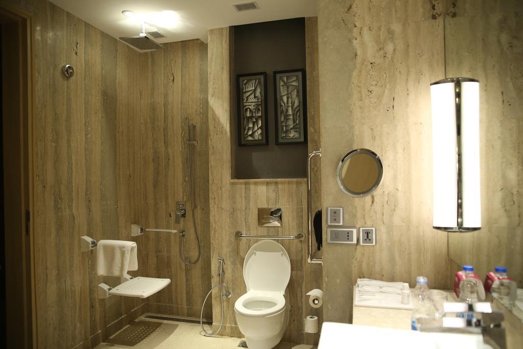 Standard Queen Room with City View - Disability Access