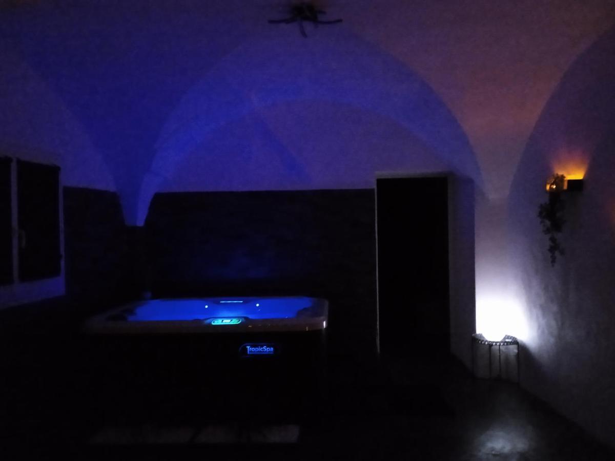 Suite Hot Tub,1193292421:JPEG