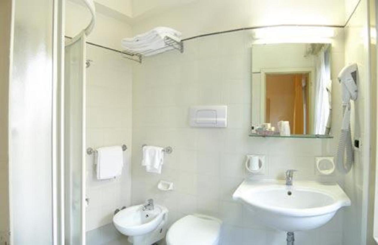 Doppelzimmer mit seitlichem Meerblick