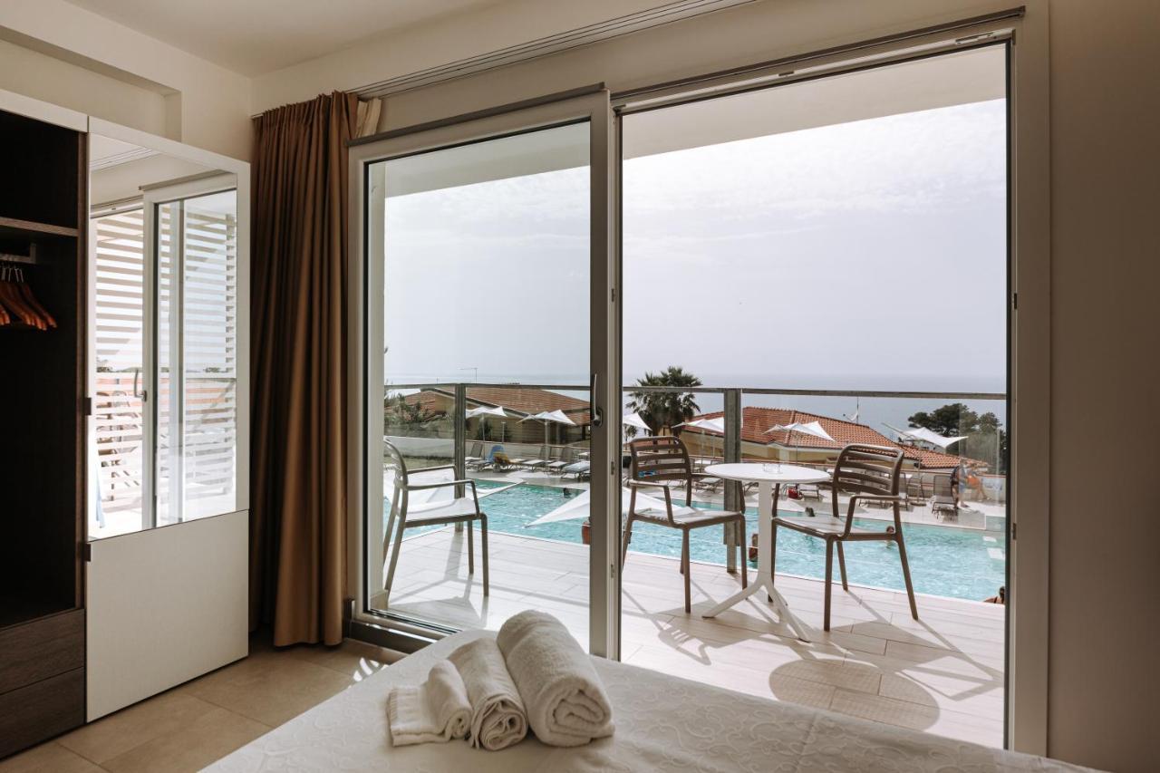 Deluxe Triple Room Sea View