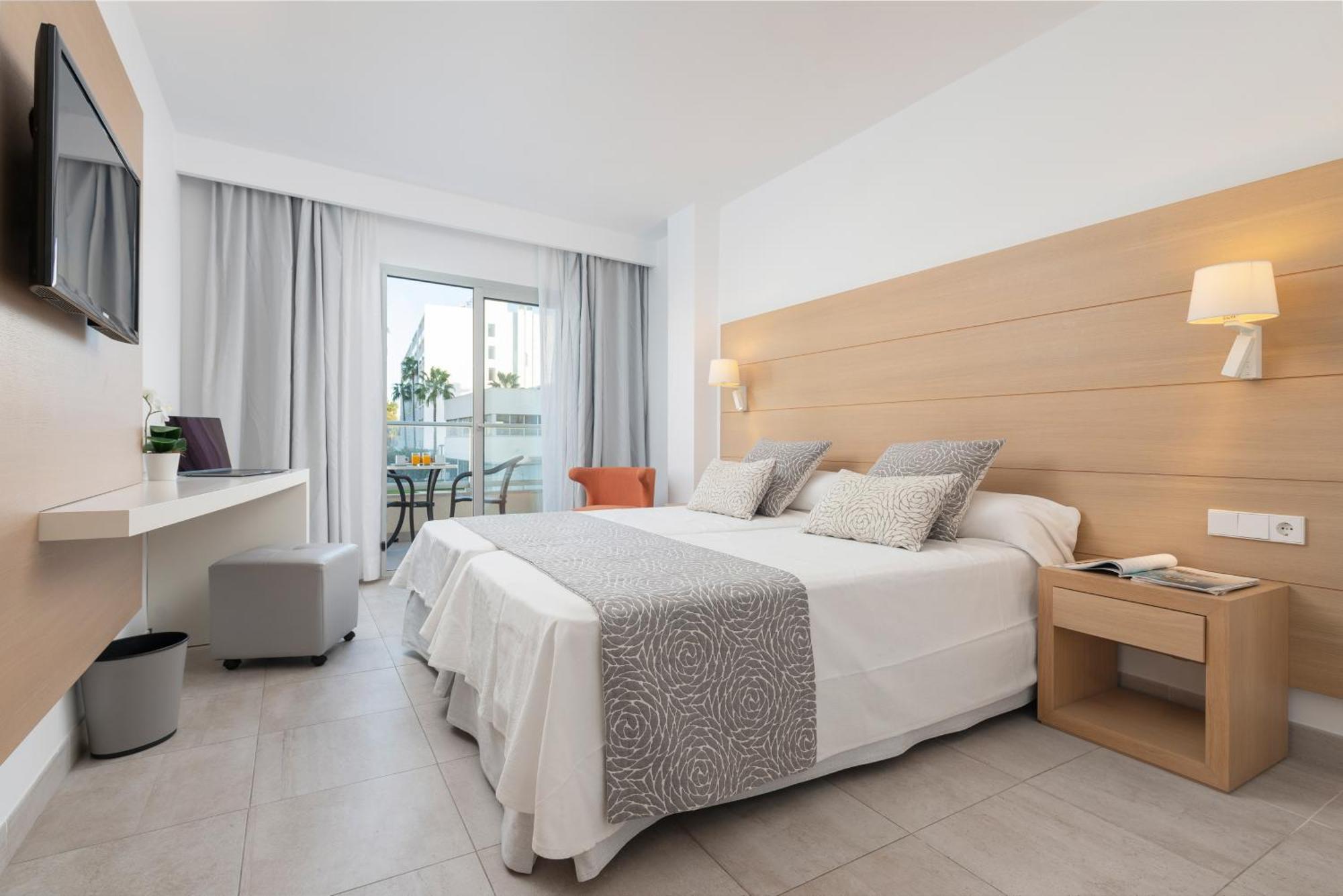 Doppel-/Zweibettzimmer mit Stadtblick