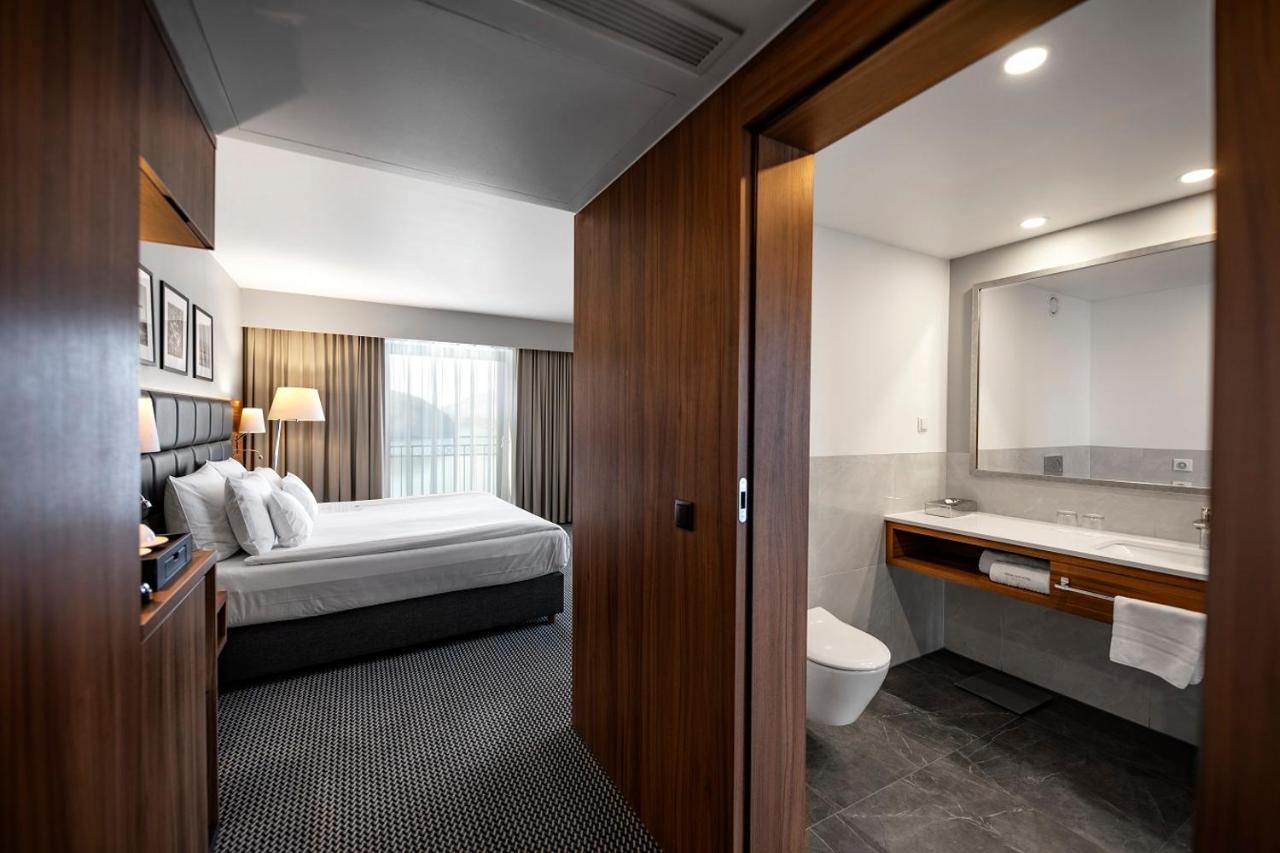 Double Room with Lake View