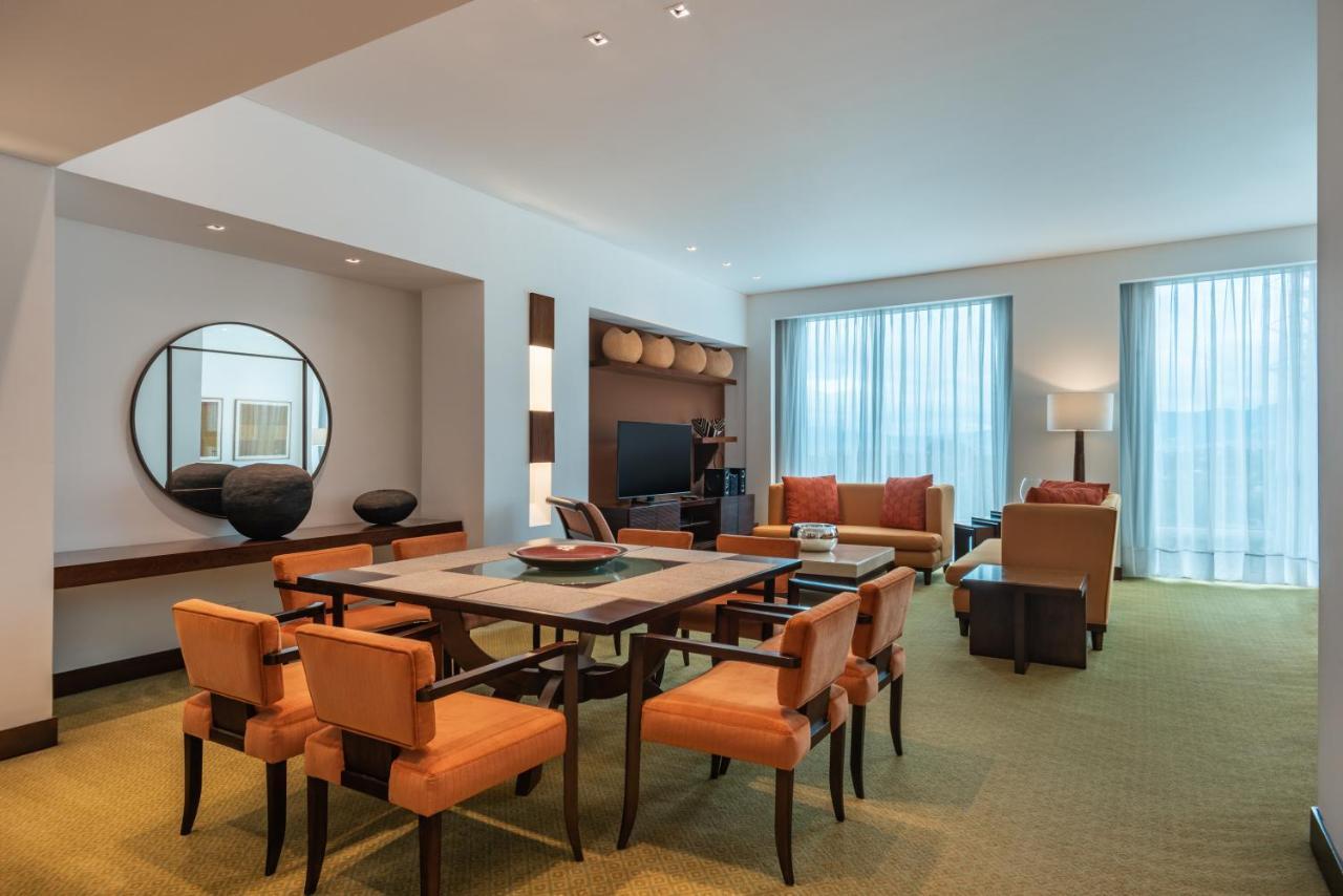 Junior King Suite Executive Lounge Access