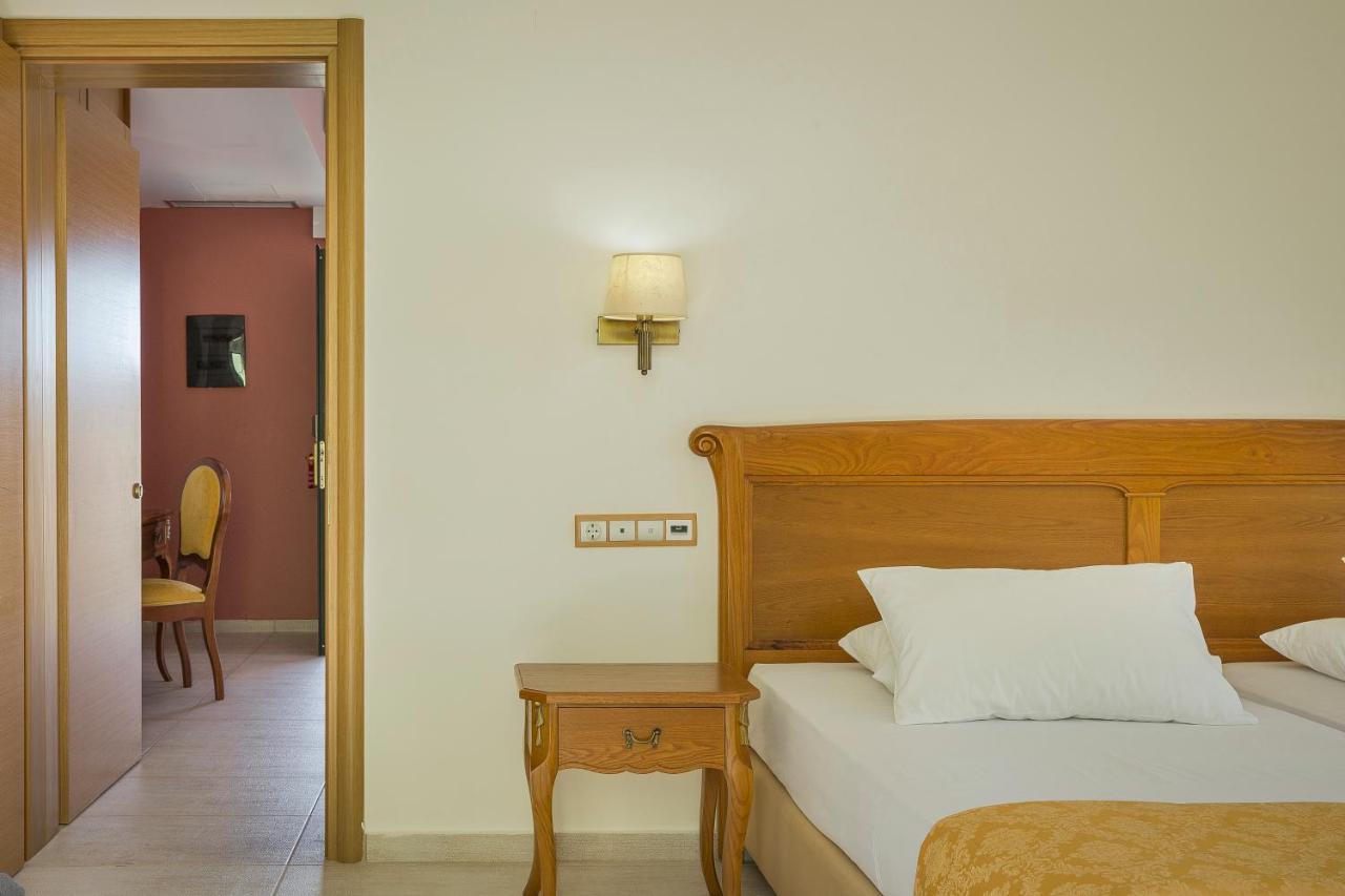 Villa mit 2 Schlafzimmern, eigenem Pool und Meerblick