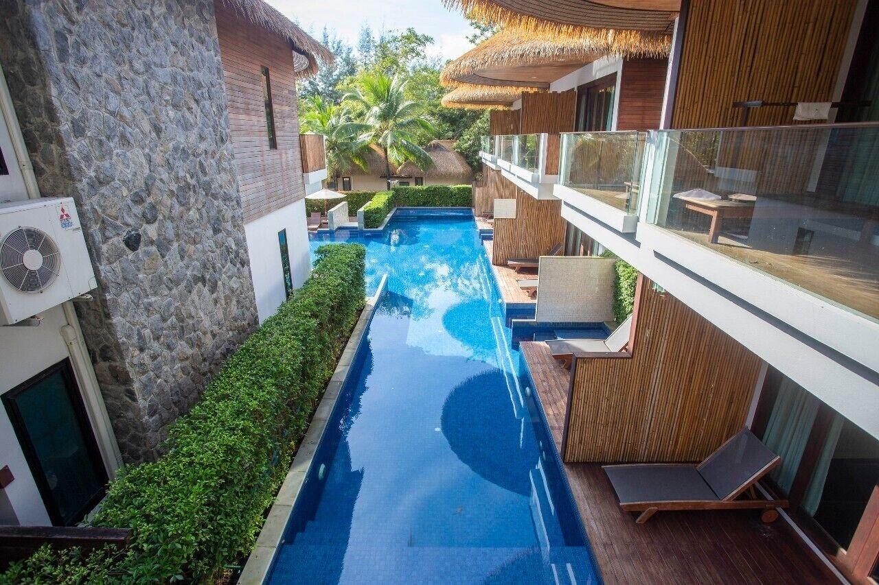 Deluxe Pool View