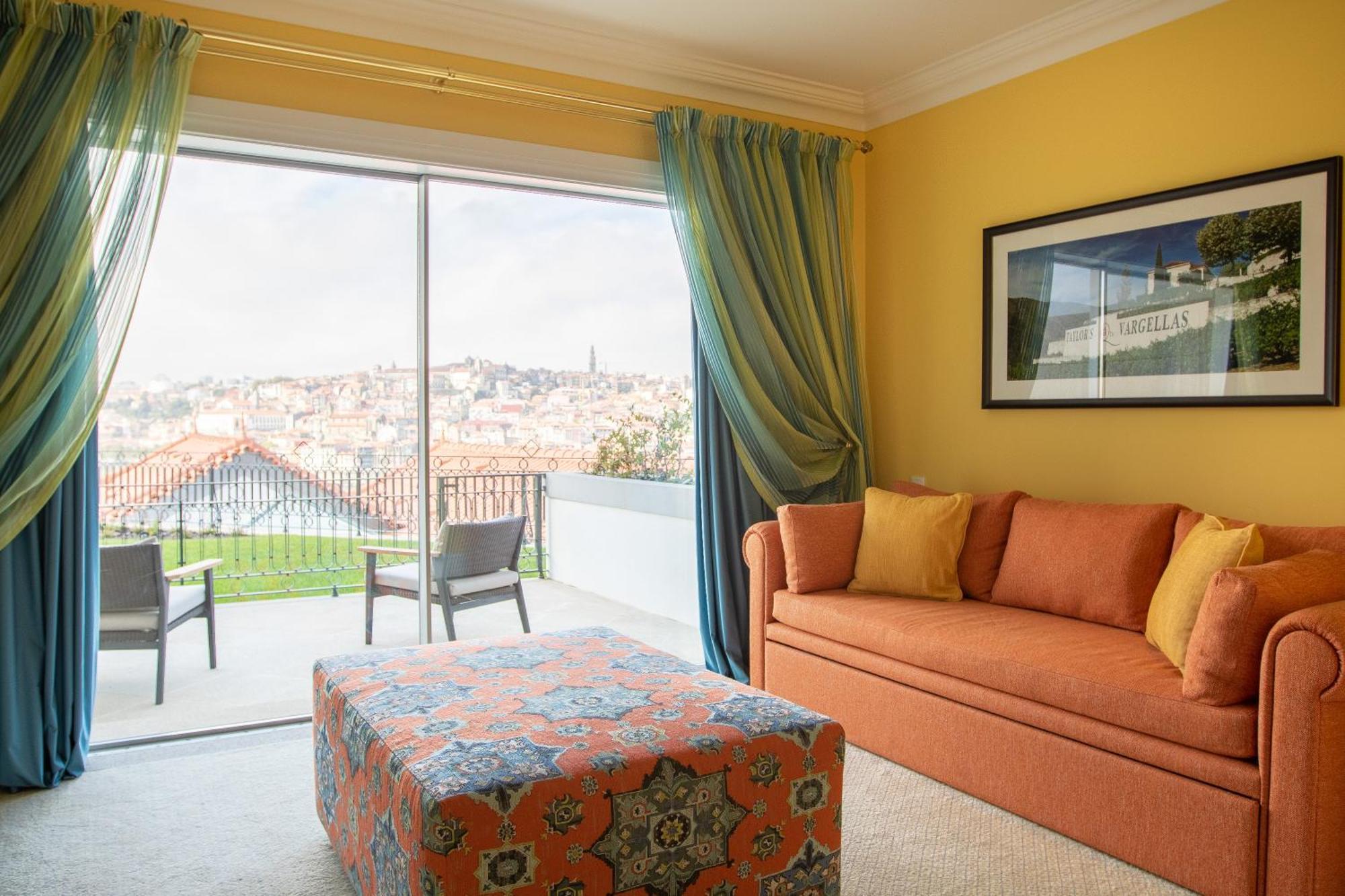 Deluxe Suite Panoramic River View