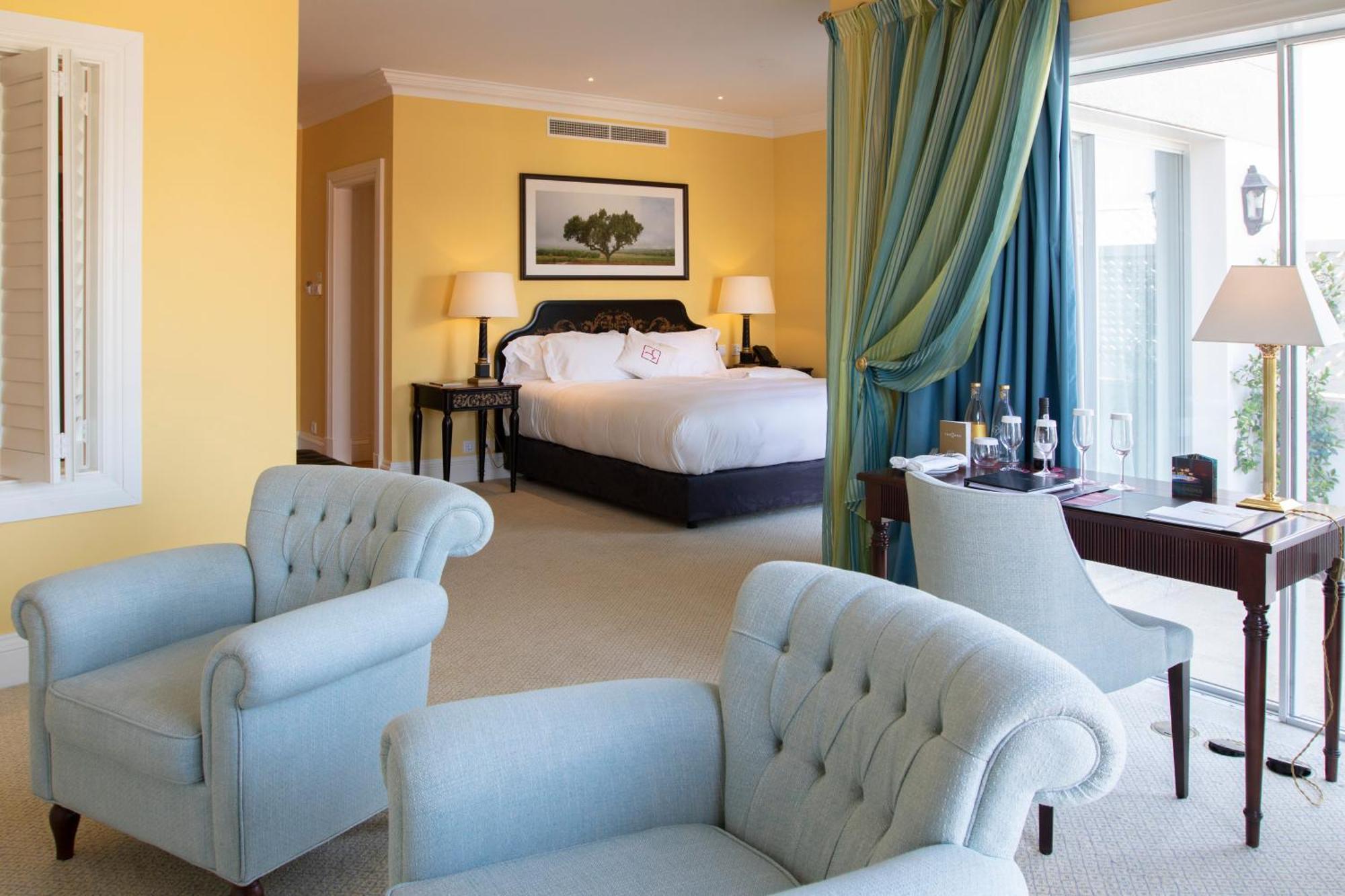 Deluxe Suite Panoramic River View