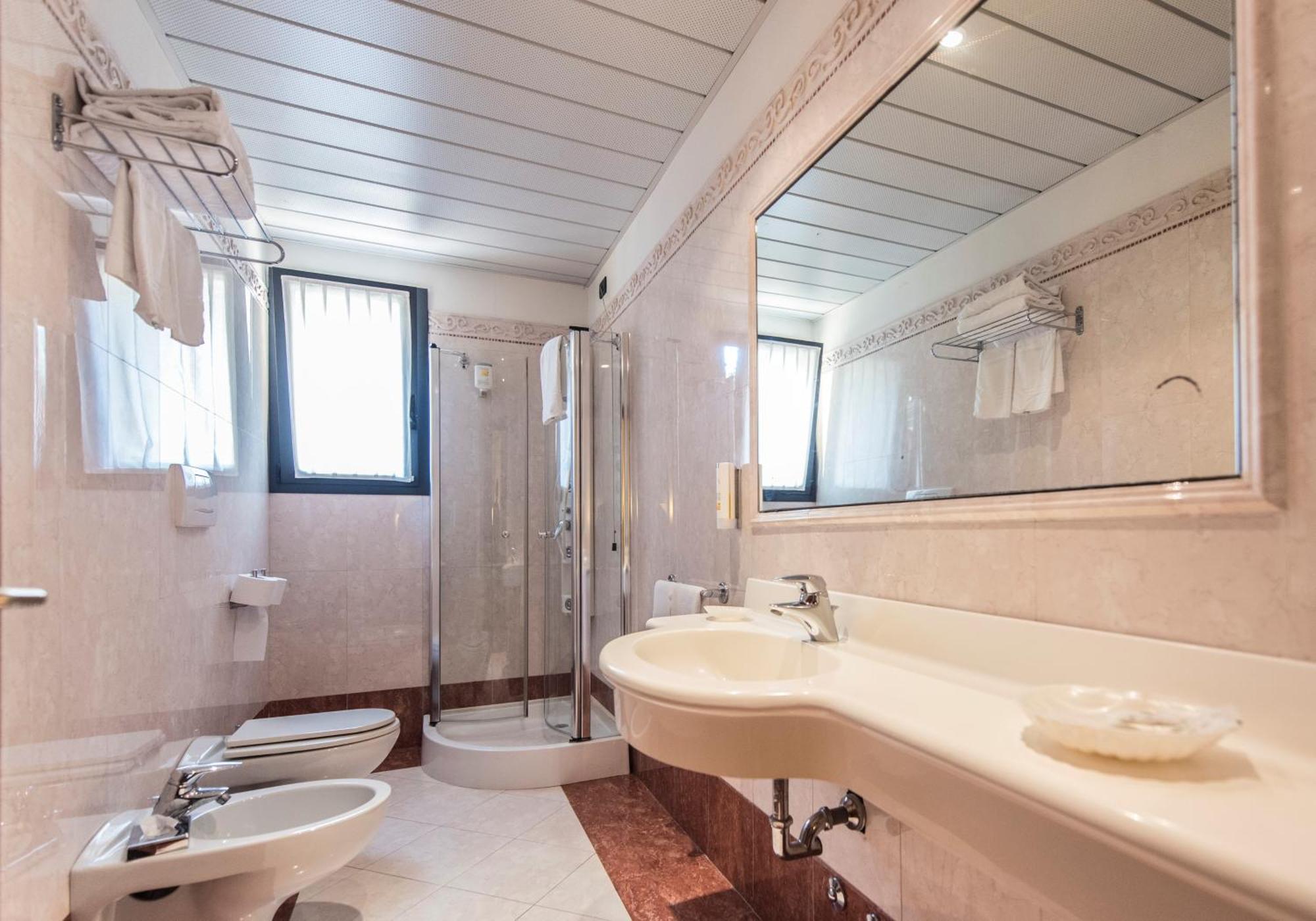 Familienzimmer mit Balkon