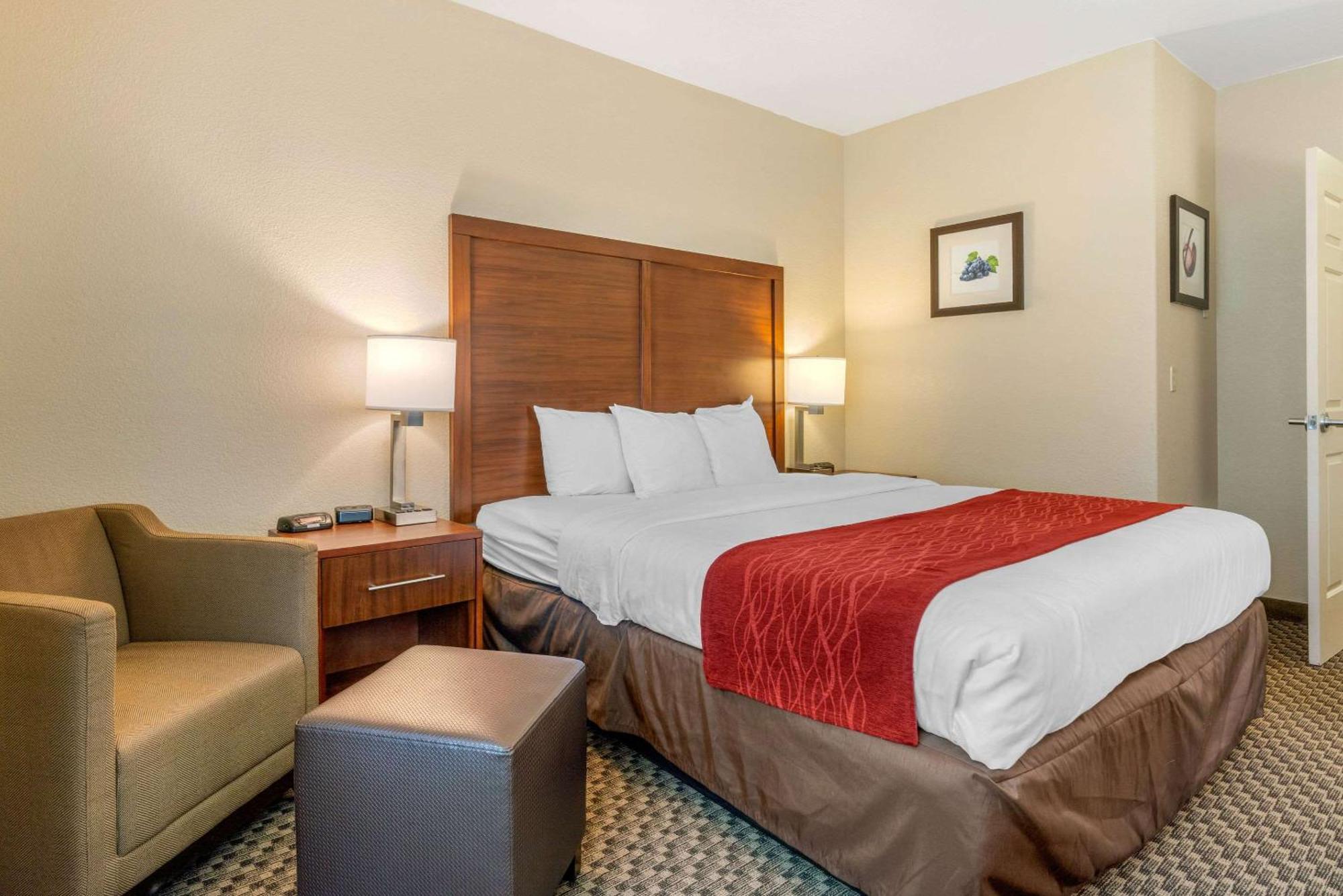 King Room (2 Adults) - Non-Smoking
