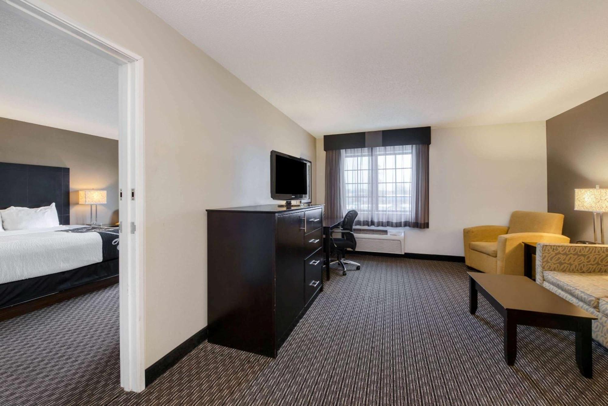 One-Bedroom King Suite - Non-Smoking