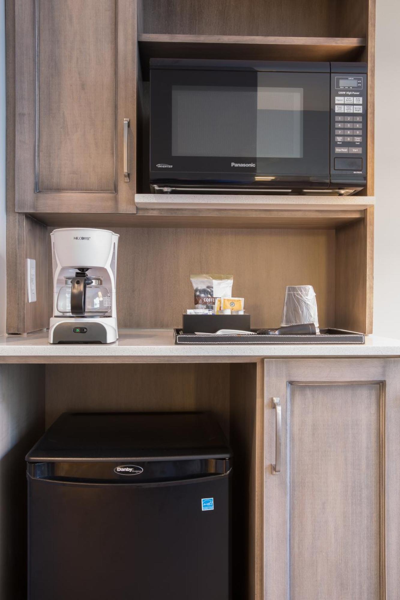 Habitación con cama grande