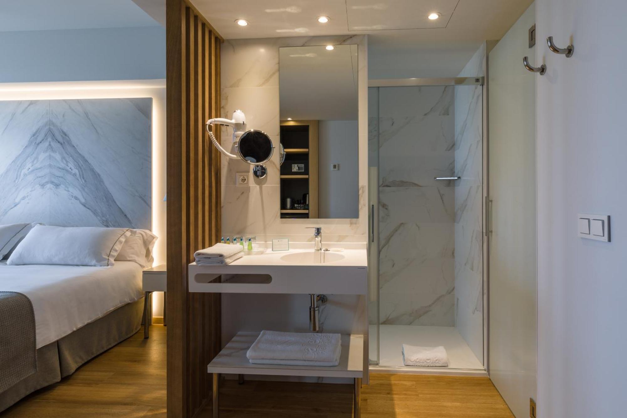 Double Room with Frontal Sea View