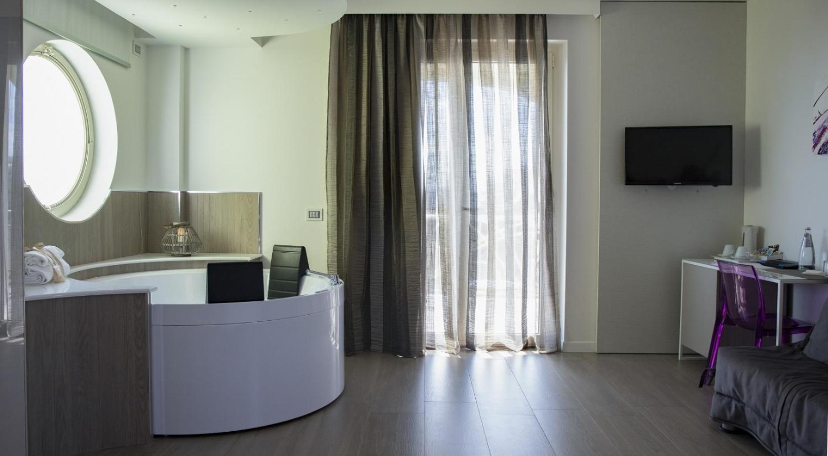 Suite with Hot Tub