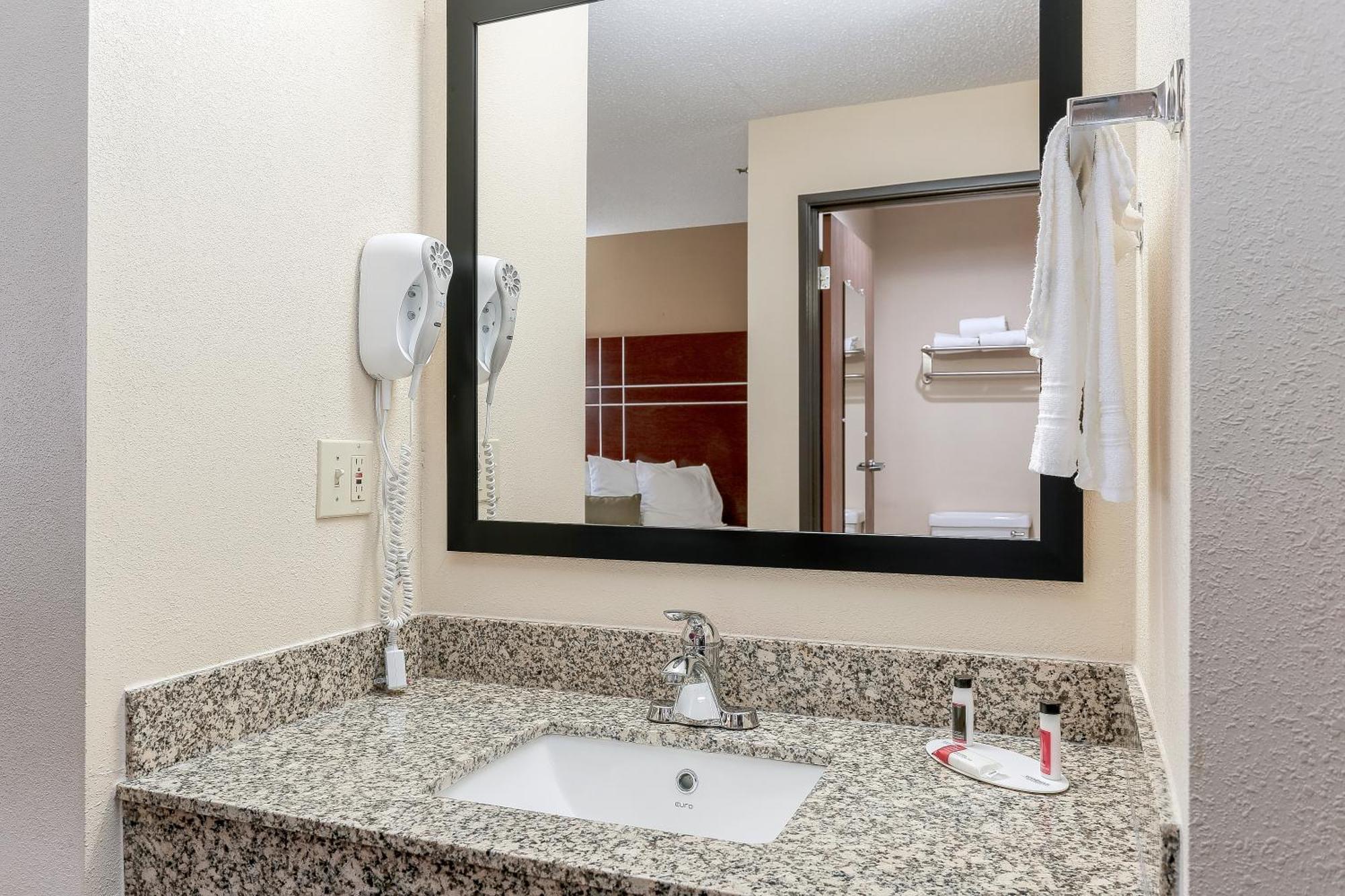 Queen Room - Disability Access/Non-Smoking