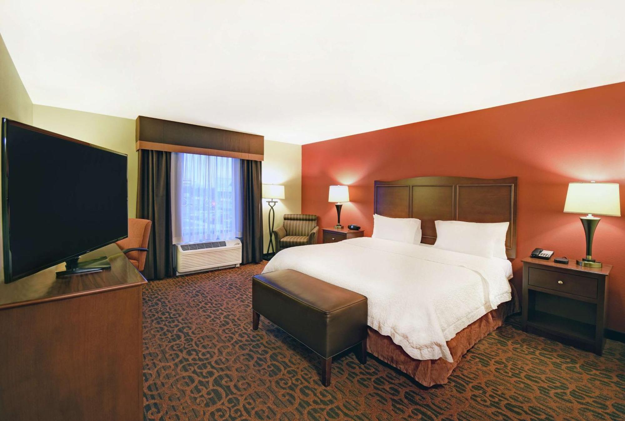 King Room with Accessible Tub - Mobility and Hearing Access/Non-Smoking