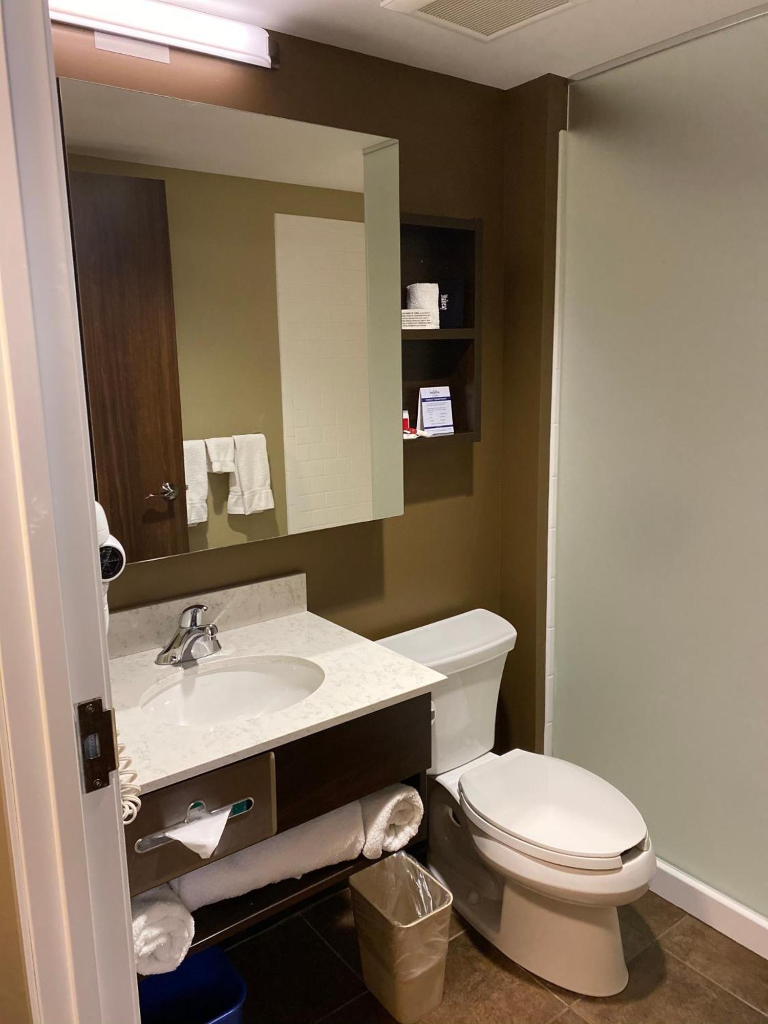 Superior Queen Suite - Non-Smoking