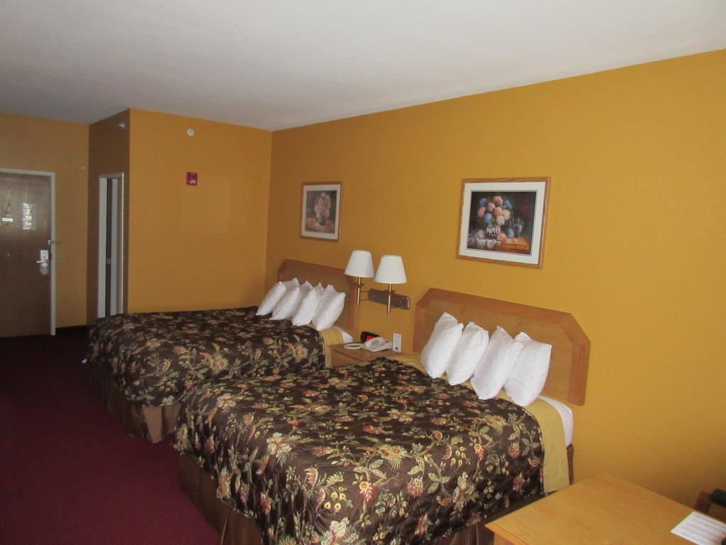 Queen Room with Two Queen Beds - Non-Smoking