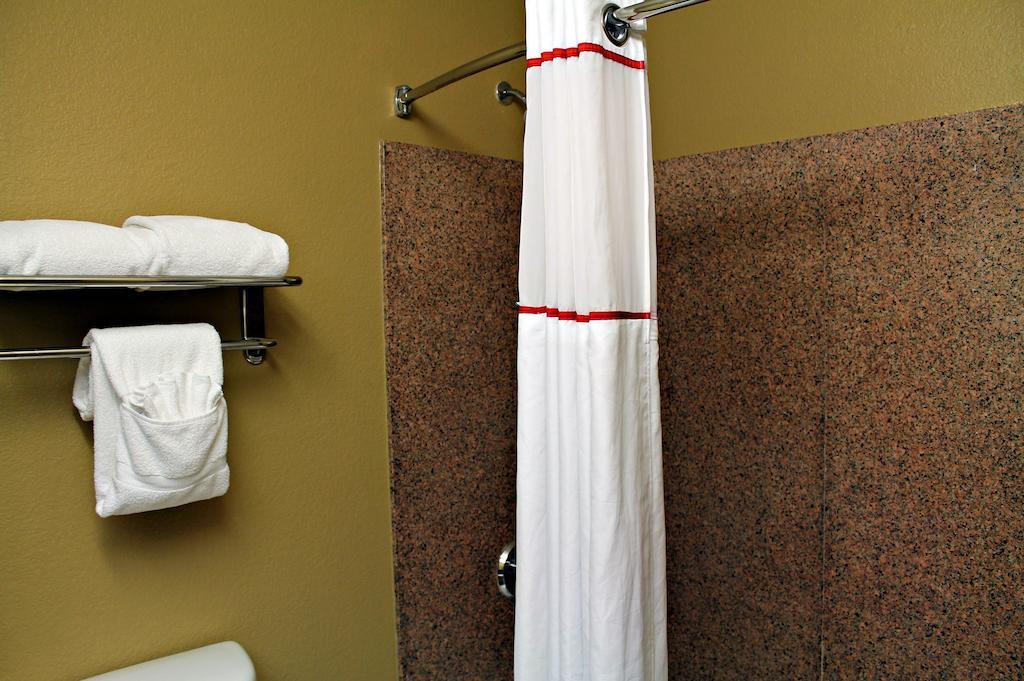 One-Bedroom King Suite - Non-Smoking