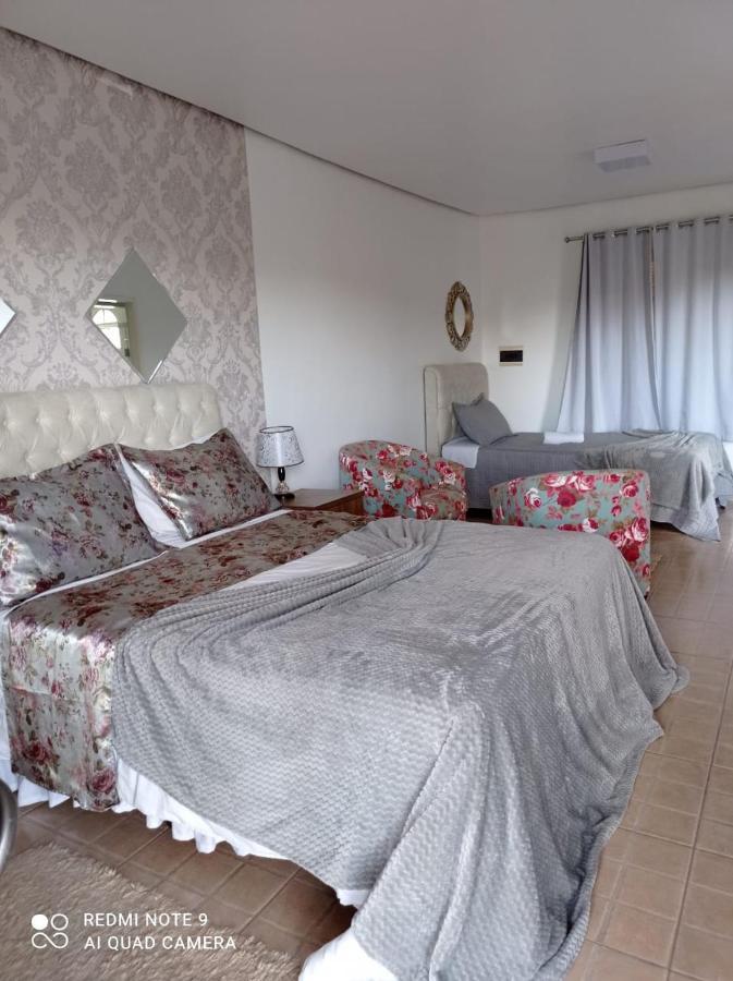 Quarto Duplo com Cama Extra