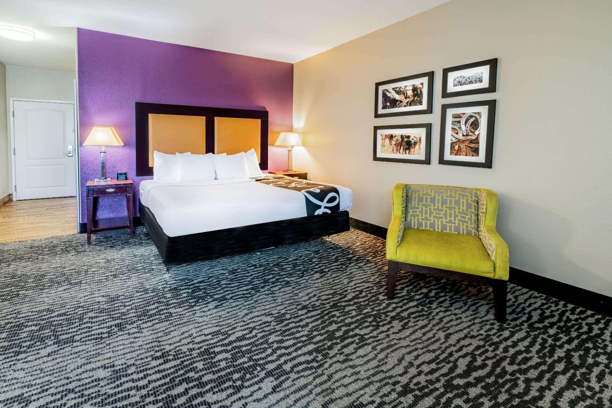 1 King Bed, Mobilitiy/Hearing Accessible Room, Bathtub w/ Grab Bars, Non-Smoking
