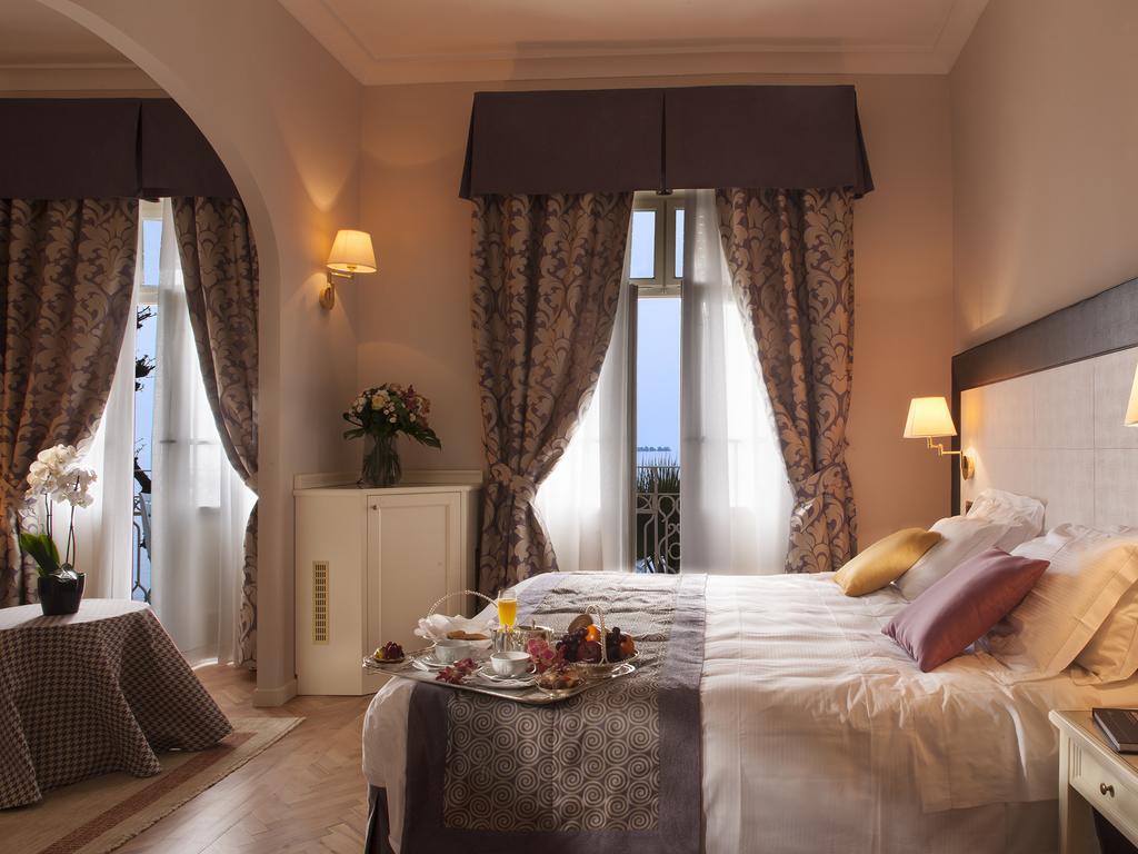 Junior Suite mit Balkon und Seeblick (2 Erwachsene)