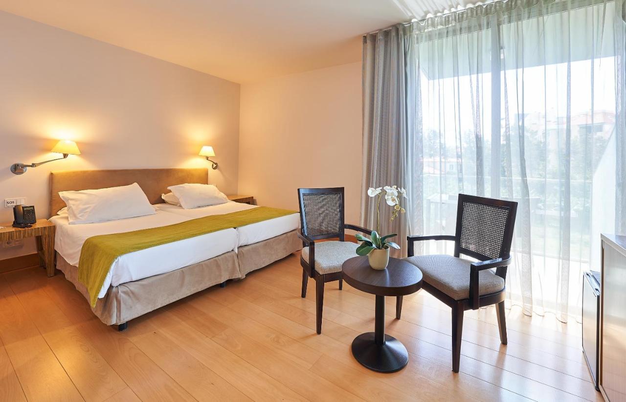 Quarto Twin com Vista Mar Lateral