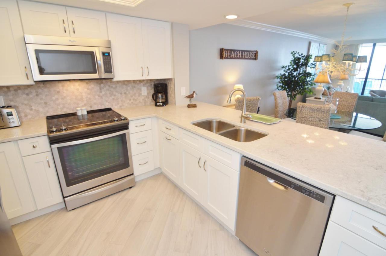 Luxury Two-Bedroom Apartment with Sea View