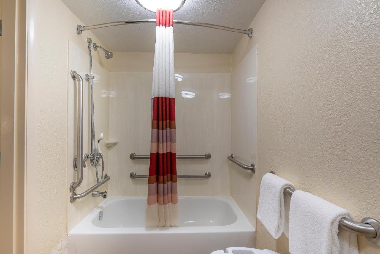 Deluxe King Room Disability Access Non-Smoking