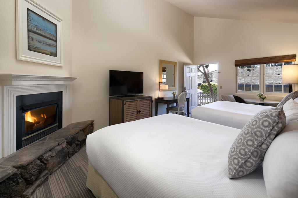Queen Room with Two Queen Beds and Partial Ocean View