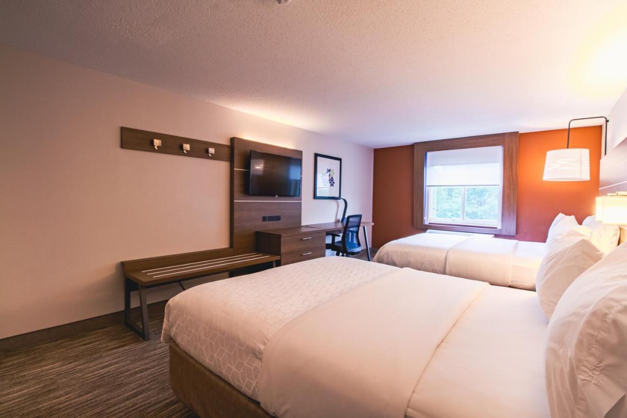 Standard Queen Room with Two Queen Beds