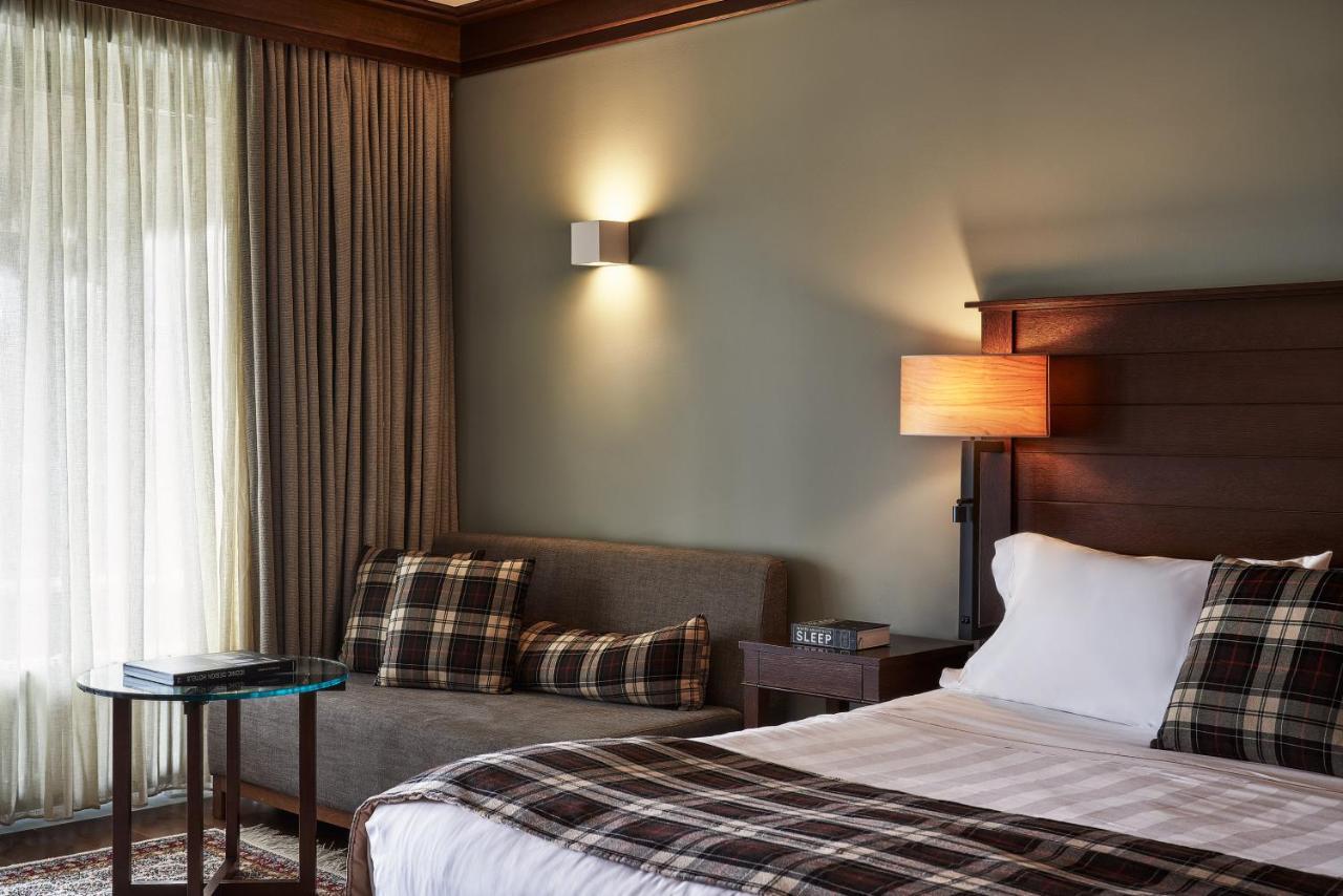 Suite with Mountain View