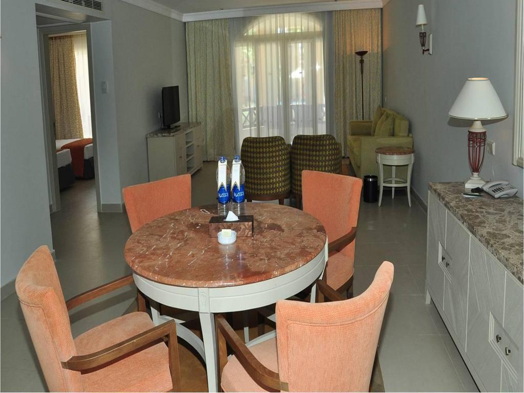 Two-Bedroom Suite (4 adults + 2 children)