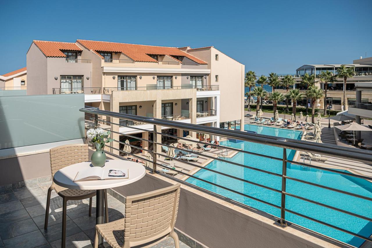 Apartamento con vistas a la piscina