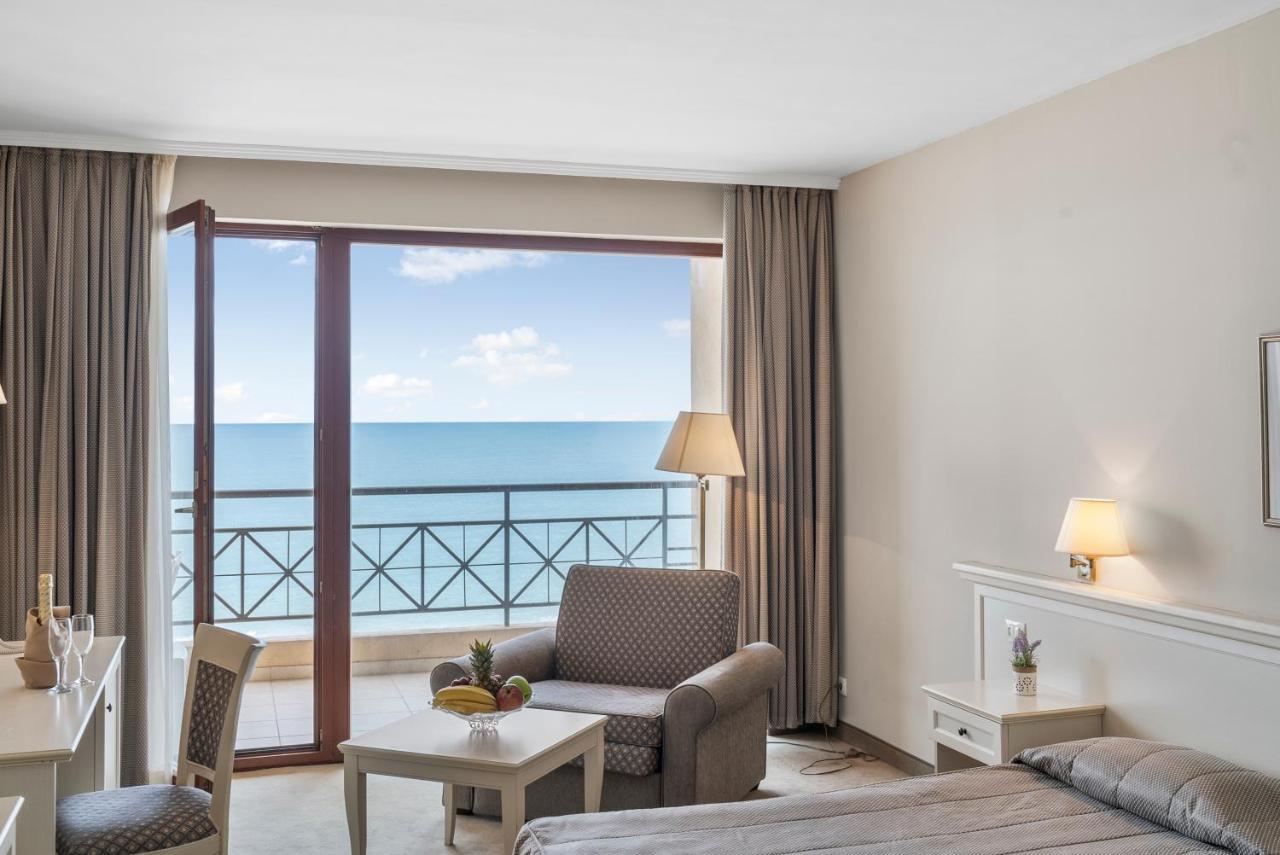 Double or Twin Room with Sea View