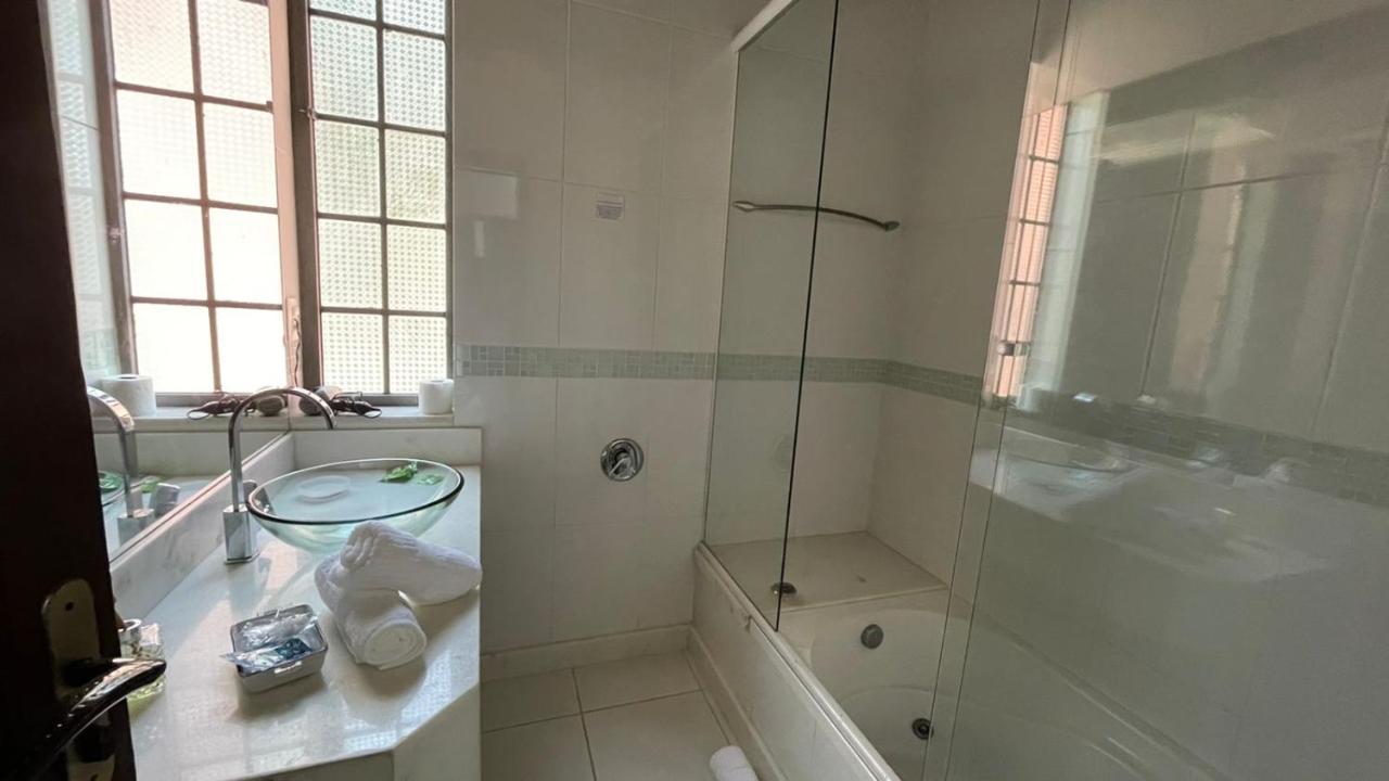 Quarto Duplo com Banheira de Hidromassagem
