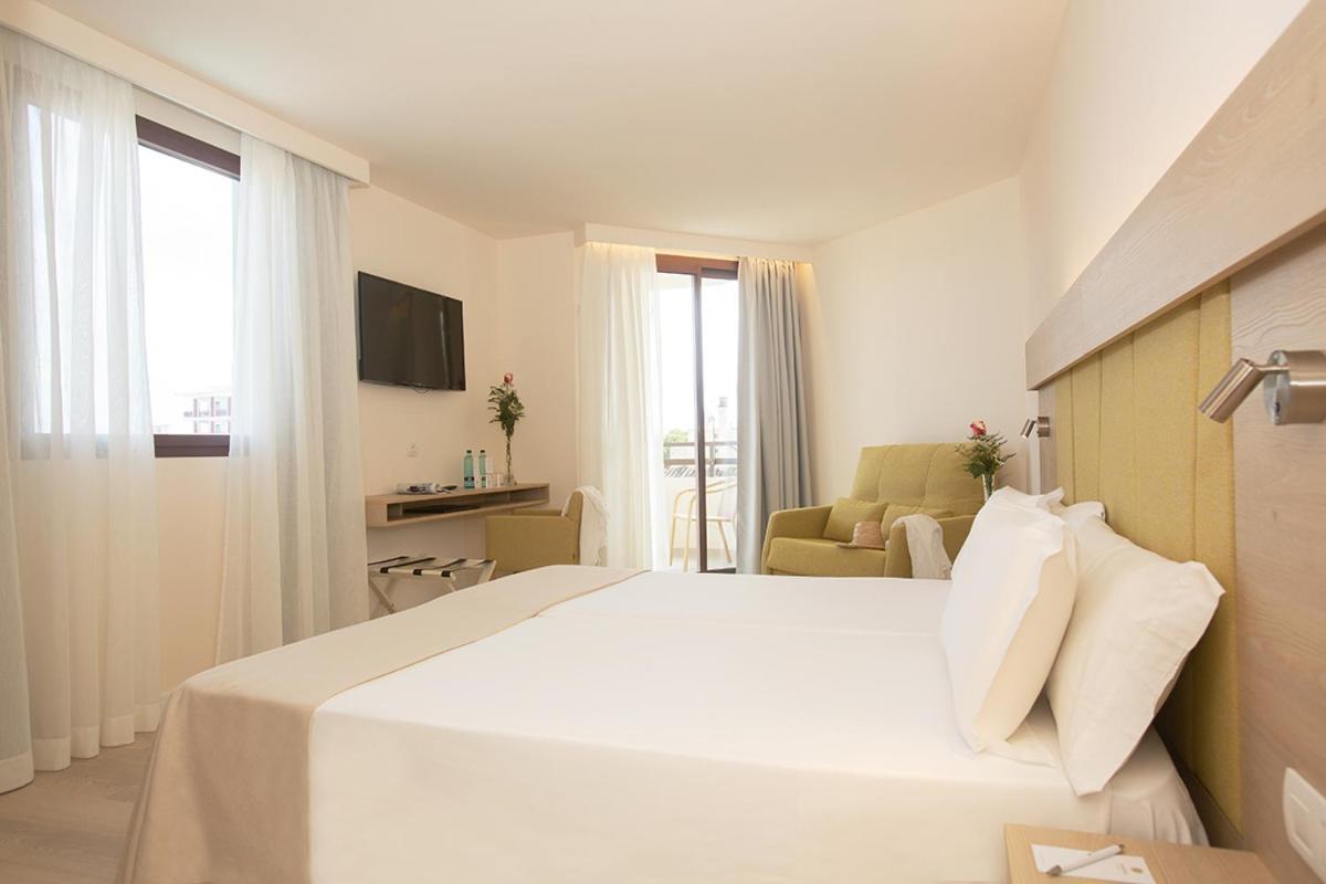 Double Room with Lateral Sea View