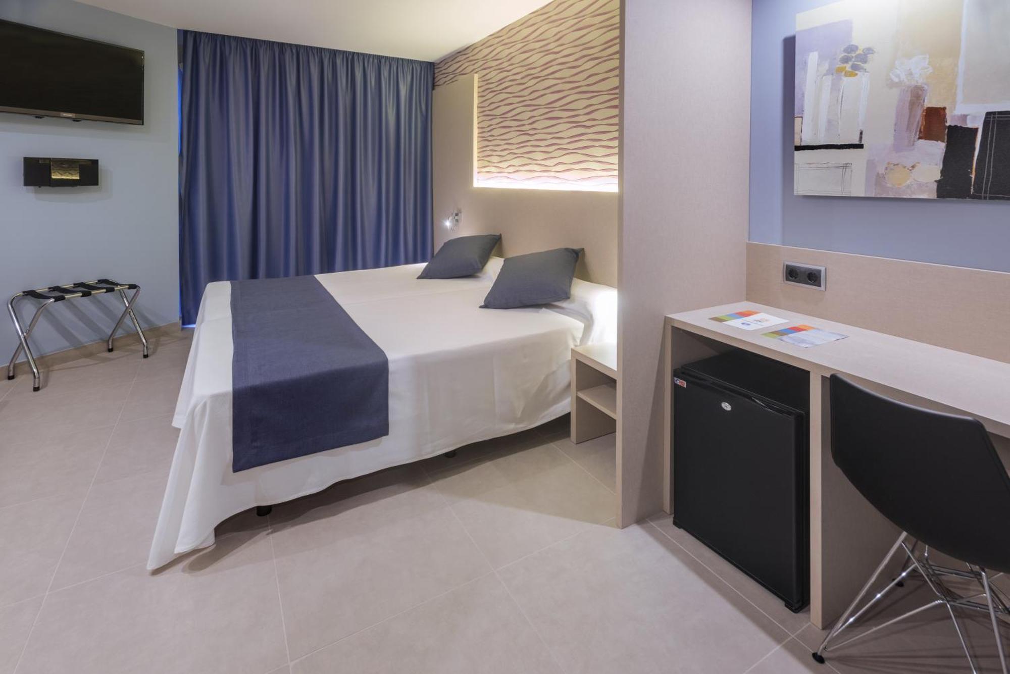 Double or Twin Room with Side Sea View