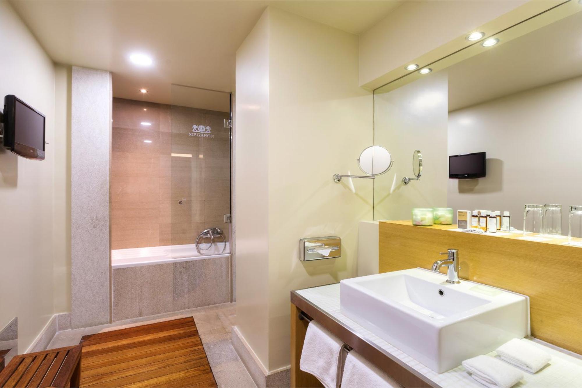 Junior Suite Tripla con Vista Urbana