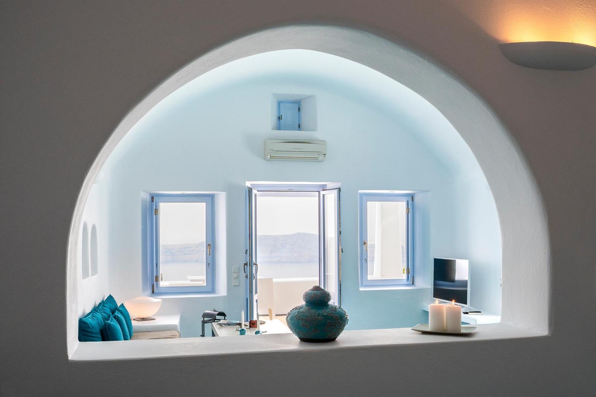 Pool Suite with Caldera View (Only for 2 people)